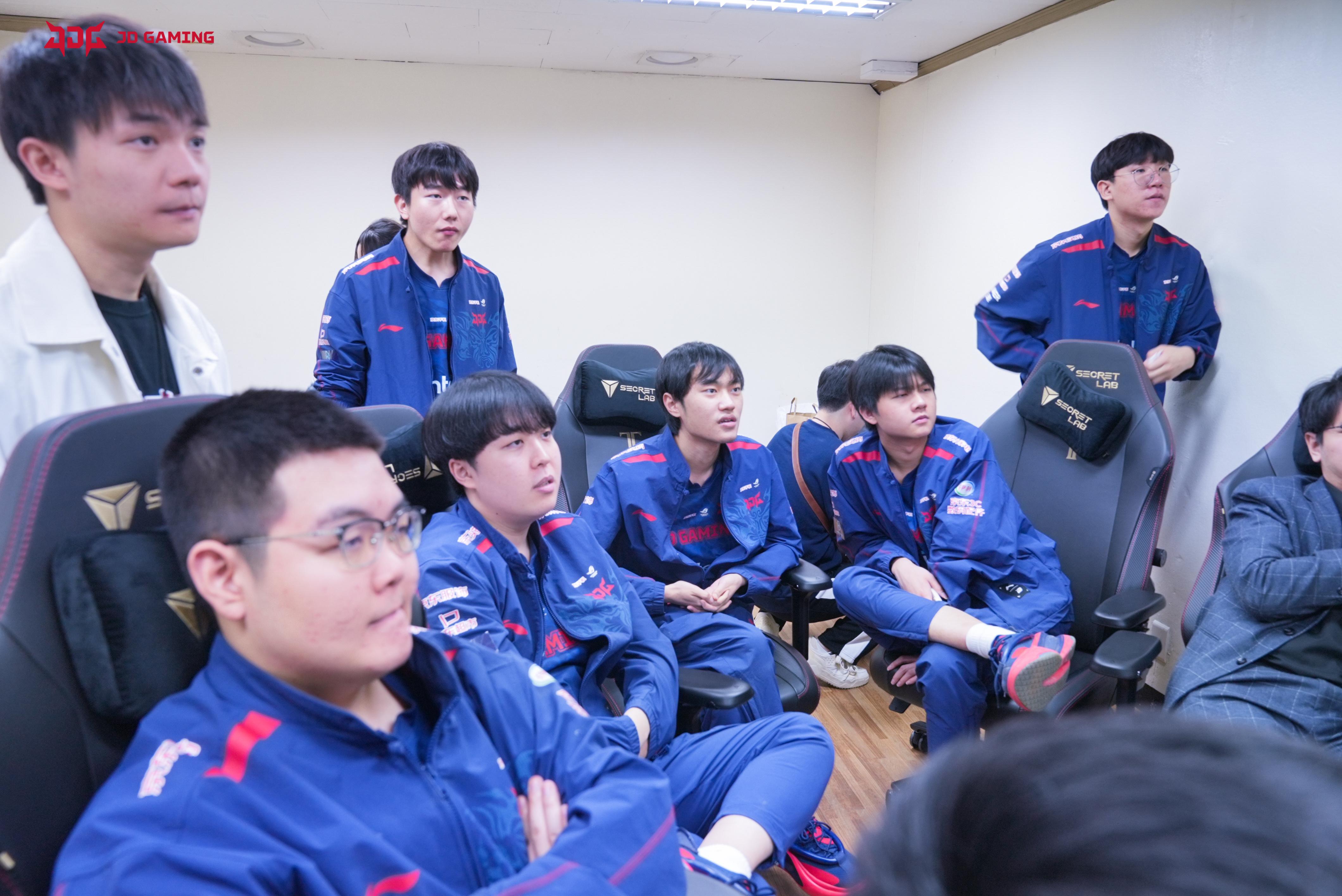 开云体育入口-DRX绝杀JDG，Perkz拿下关键大龙强强对话小组赛，成为赛场最大亮点