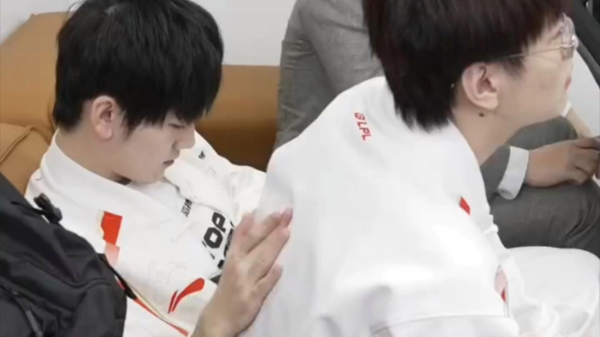 FNC横扫JDG,JackeyLove开启传奇时刻鏖战多局半决赛,让粉丝疯狂欢呼 FNC横扫JDG,JackeyLove开启传奇时刻鏖战多局半决赛,让粉丝疯狂欢呼