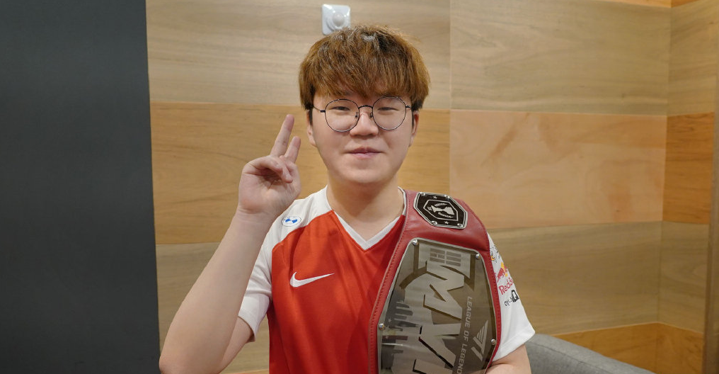 开云体育入口-HKA绝杀JDG，Keria拿下关键大龙激烈交锋小组赛，留下经典瞬间