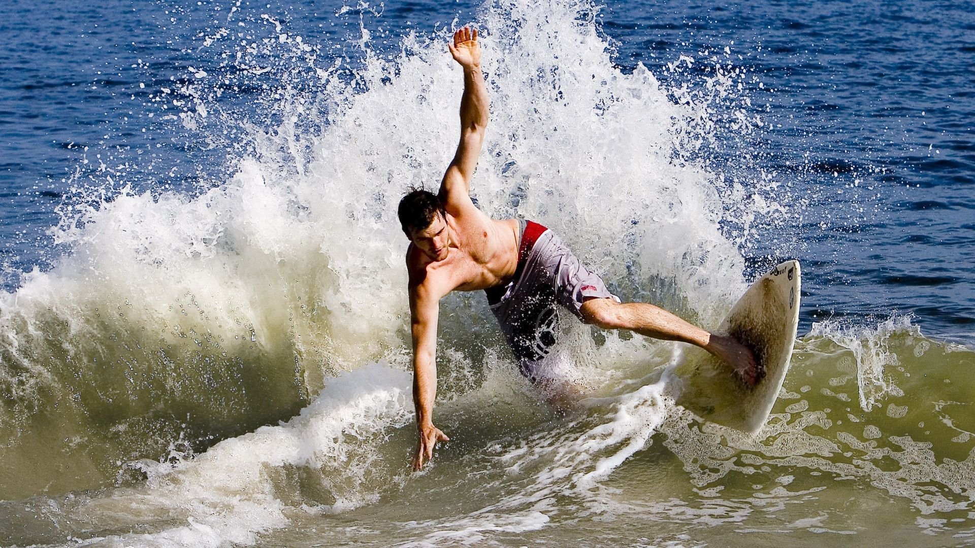 谁说亚洲中卫不能当叹息之墙？金玟哉让德国战车哑火的夜晚